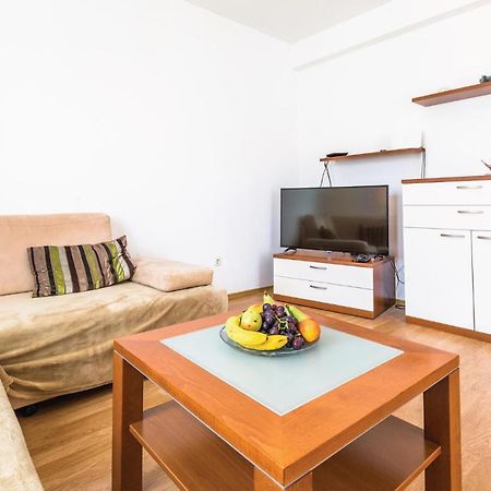 Cozy Apartment In Makarska With Kitchen Ngoại thất bức ảnh
