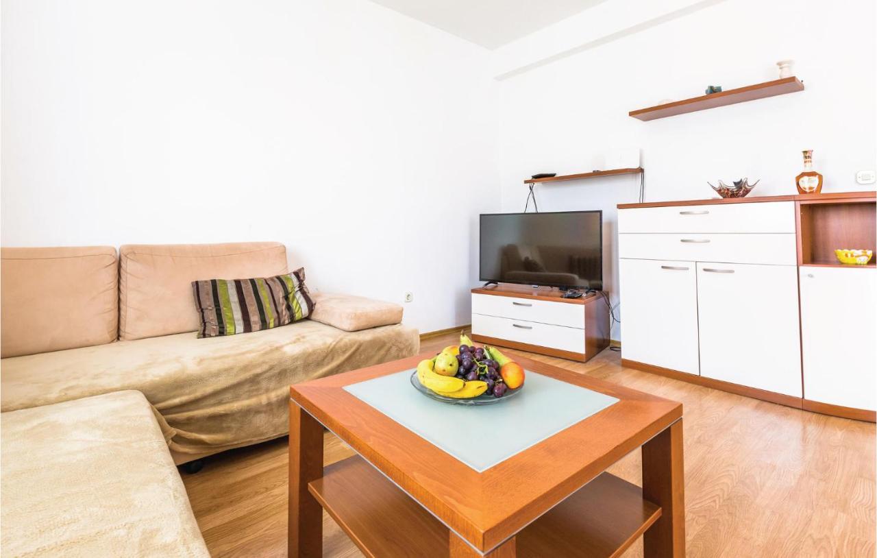 Cozy Apartment In Makarska With Kitchen Ngoại thất bức ảnh