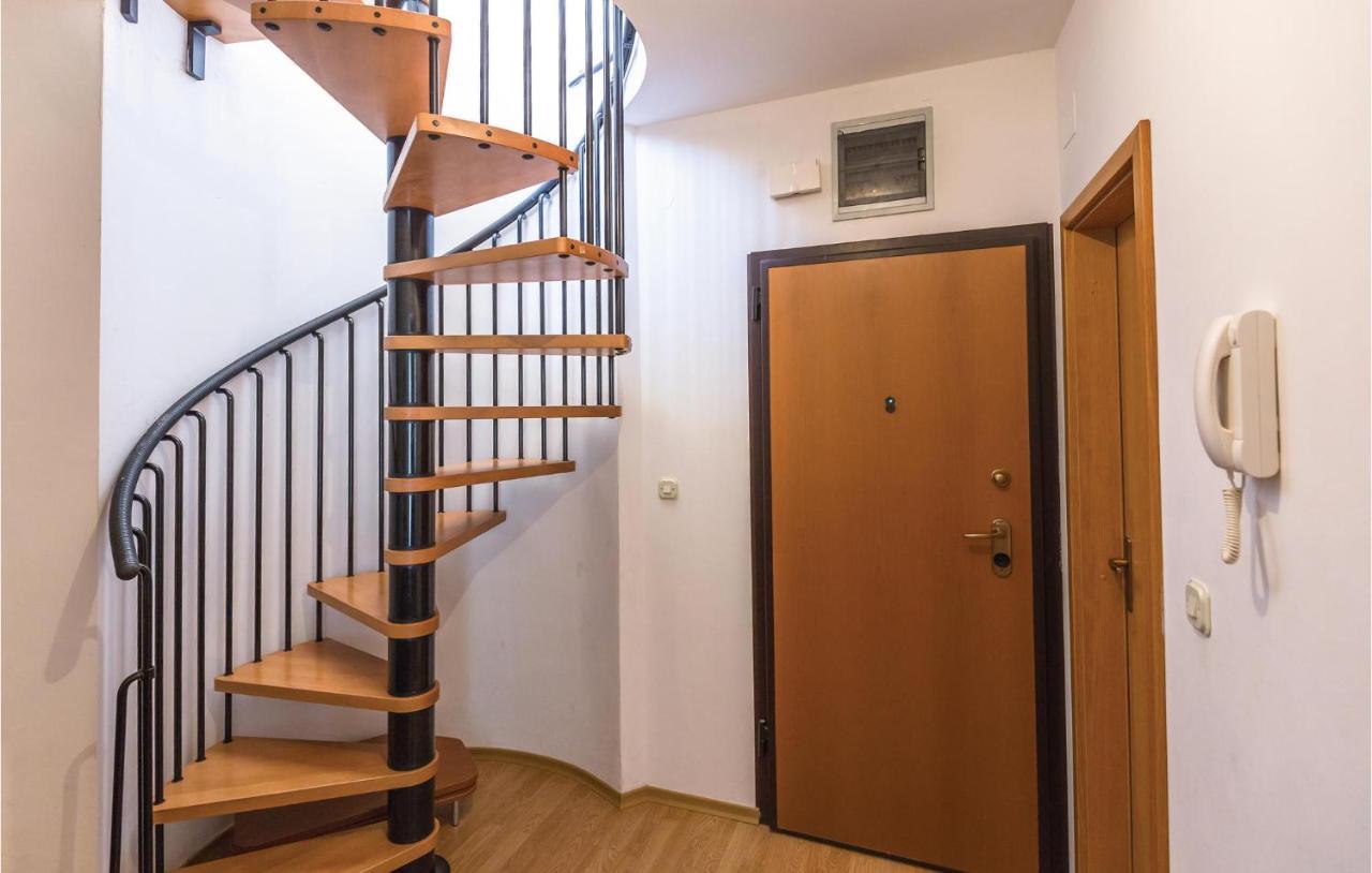 Cozy Apartment In Makarska With Kitchen Ngoại thất bức ảnh